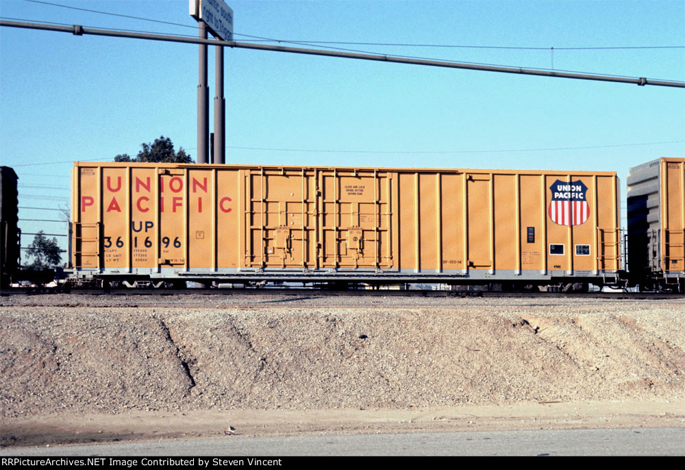 Union Pacific box UP #361696